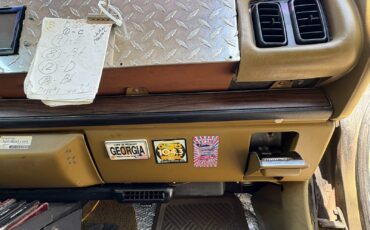Chrysler-Newport-1977-Sedan-20