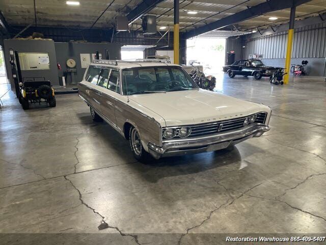 Chrysler-Town-Country-1966-1