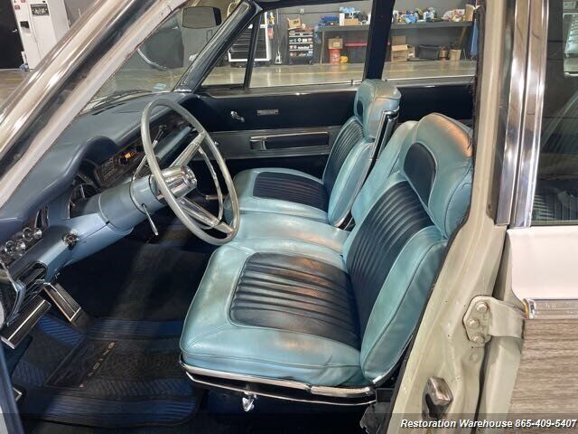 Chrysler-Town-Country-1966-10