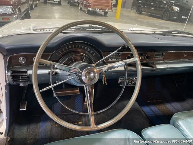 Chrysler-Town-Country-1966-11