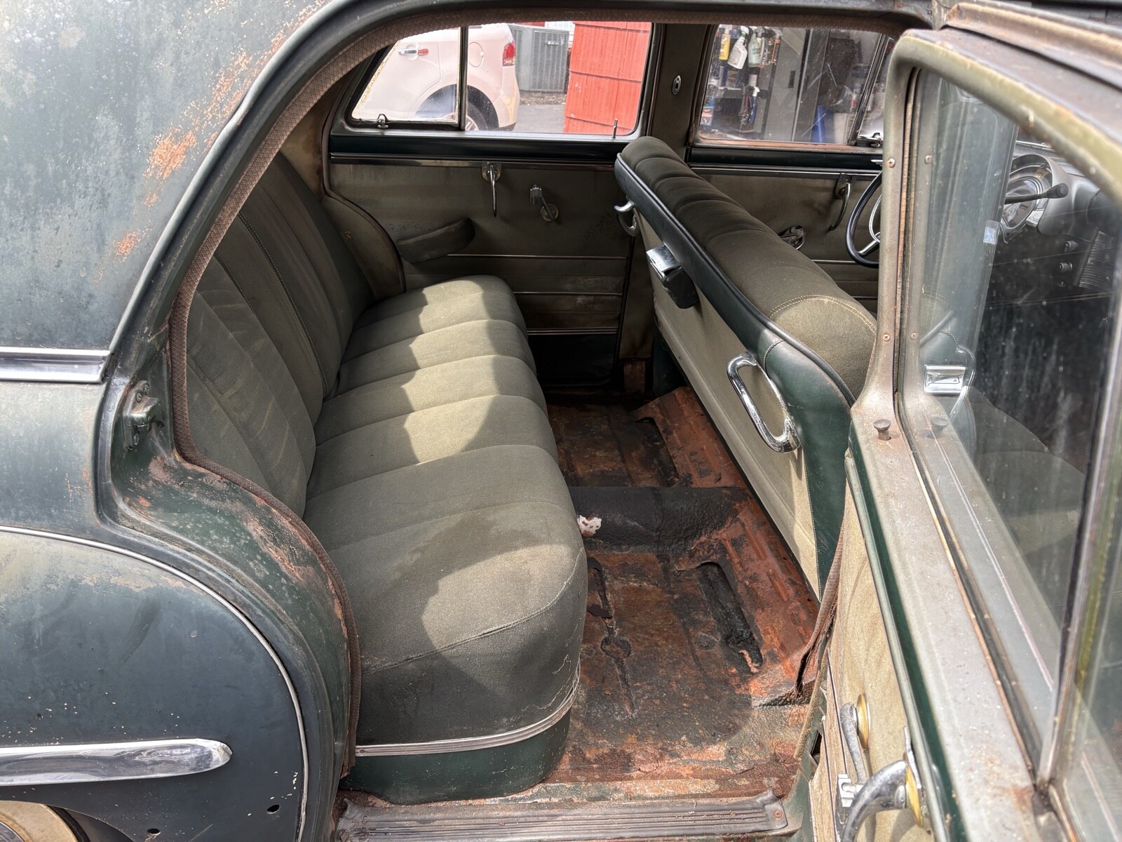 Chrysler-Windsor-1949-11
