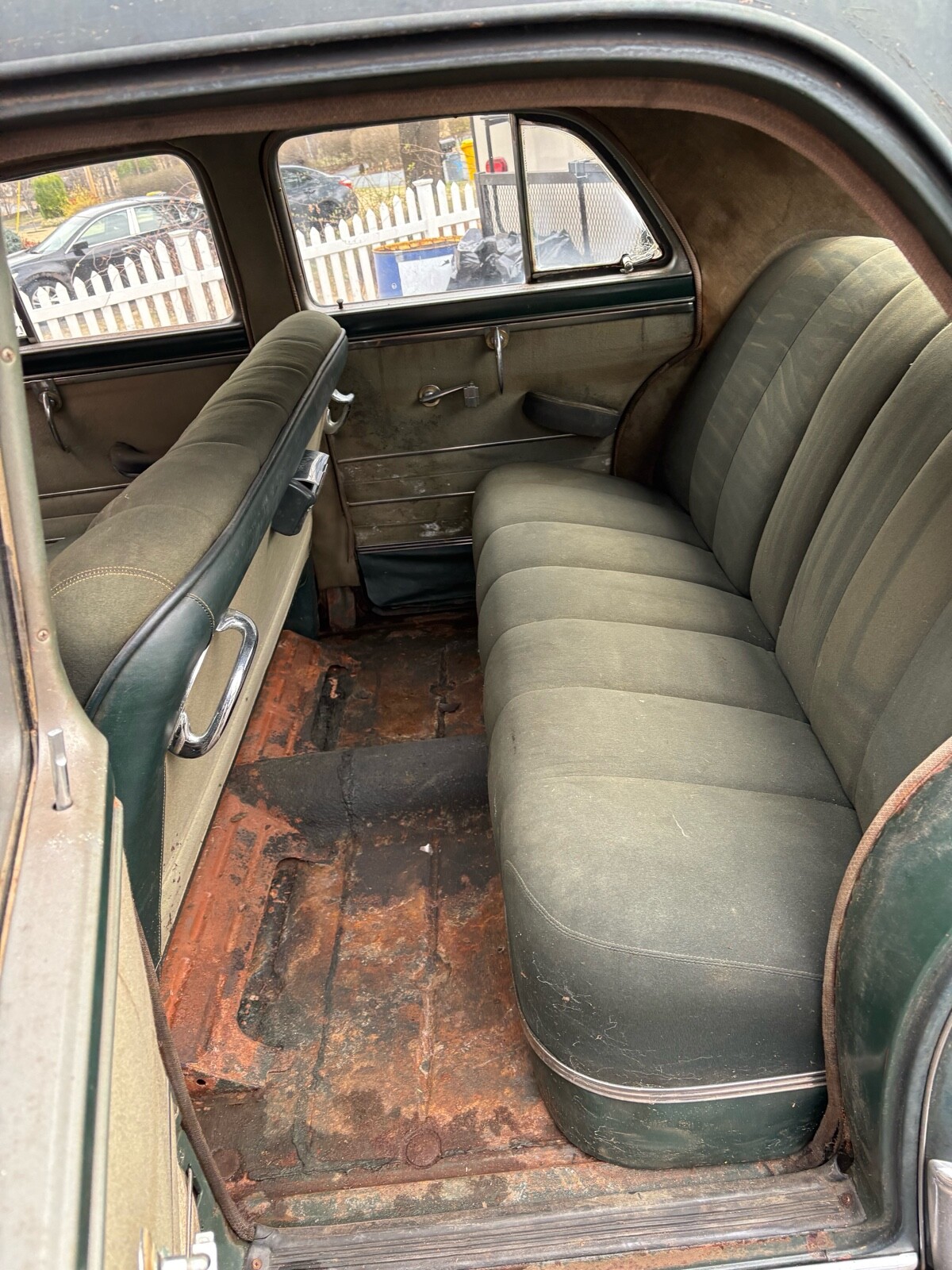 Chrysler-Windsor-1949-13