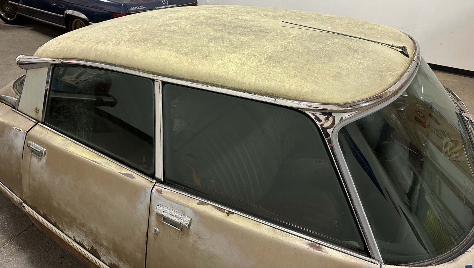 Citroen-DS21-Pallas-1972-Sedan-11