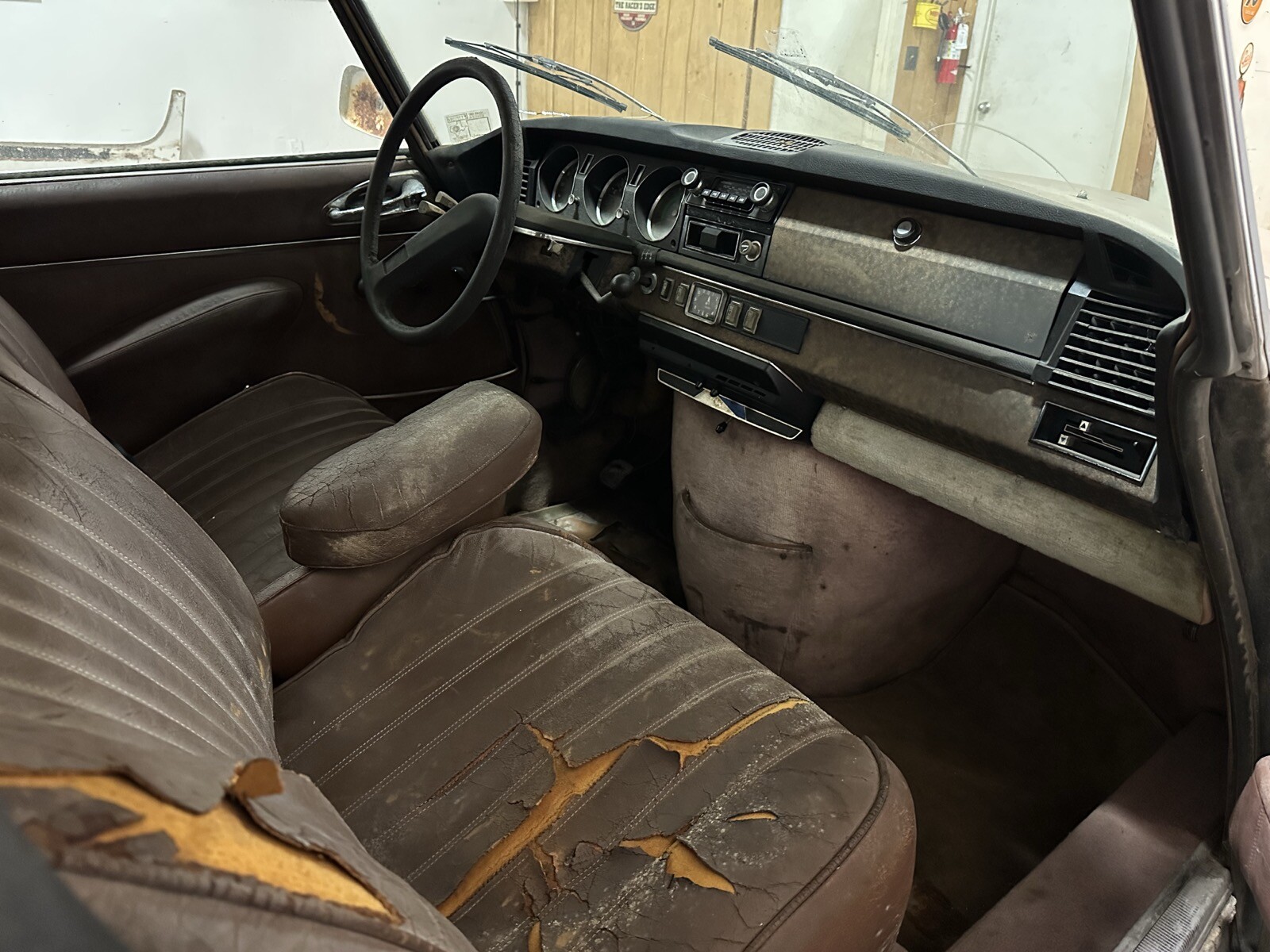 Citroen-DS21-Pallas-1972-Sedan-22
