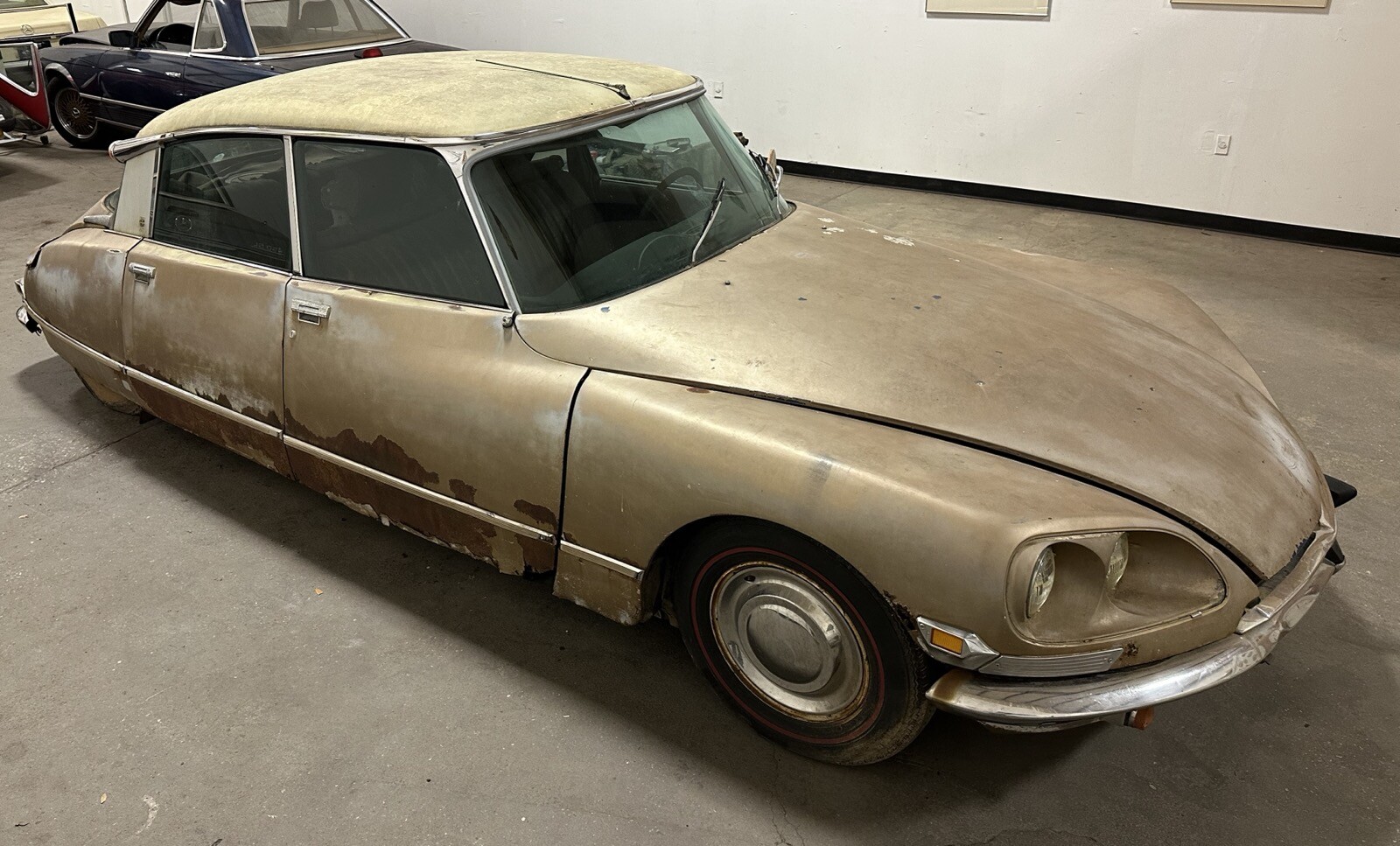 Citroen-DS21-Pallas-1972-Sedan