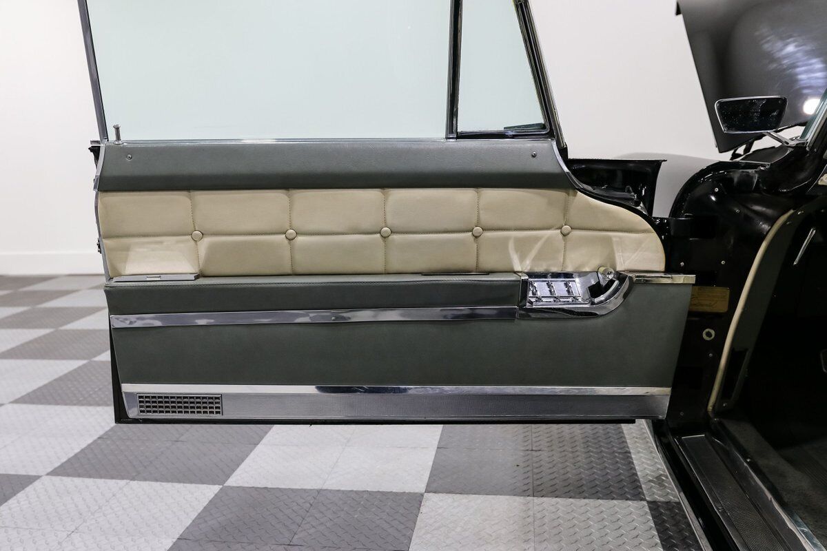 Continental-MkII-1956-Coupe-12