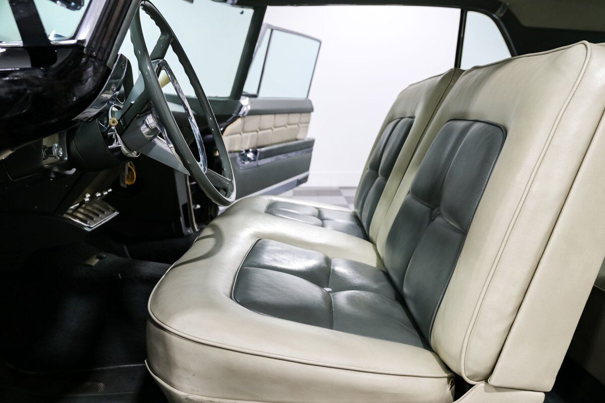 Continental-MkII-1956-Coupe-14