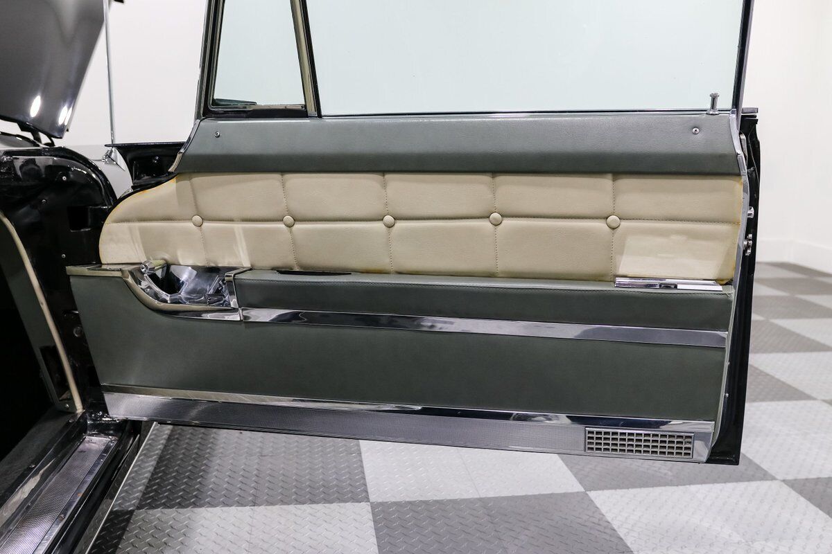 Continental-MkII-1956-Coupe-15