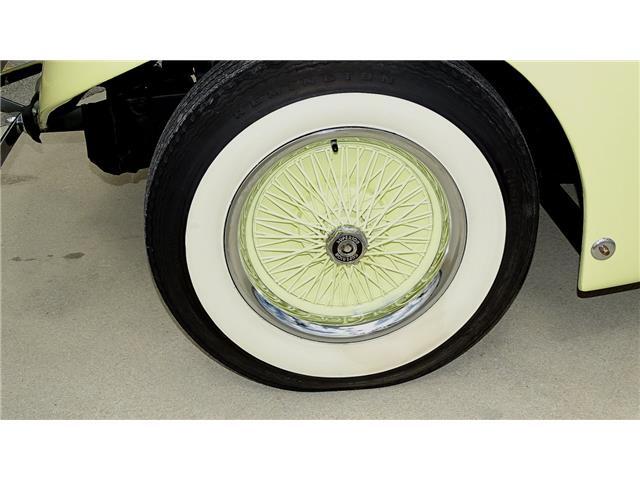 Cord-BOAT-TAIL-SPEEDSTER-1971-CONVERTIBLE-21