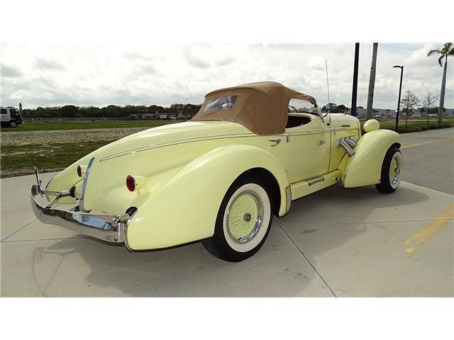 Cord-BOAT-TAIL-SPEEDSTER-1971-CONVERTIBLE-4