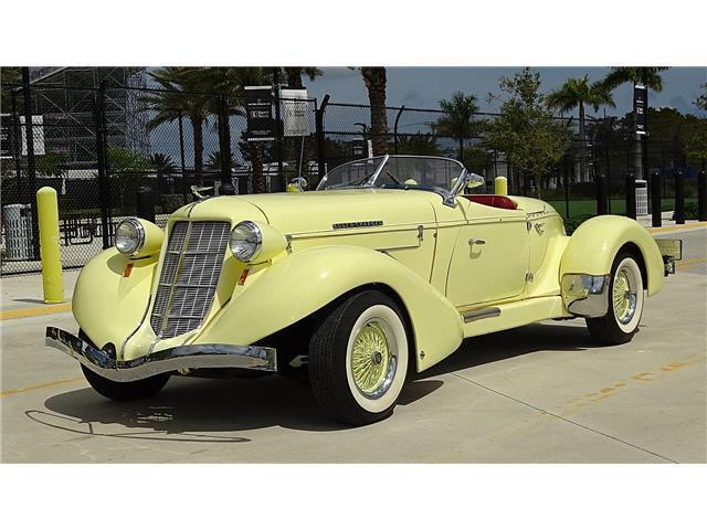 Cord-BOAT-TAIL-SPEEDSTER-1971-CONVERTIBLE-5