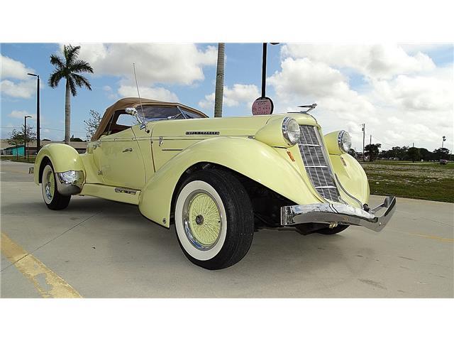 Cord-BOAT-TAIL-SPEEDSTER-1971-CONVERTIBLE-6