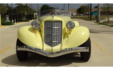 Cord-BOAT-TAIL-SPEEDSTER-1971-CONVERTIBLE-9