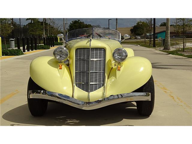 Cord-BOAT-TAIL-SPEEDSTER-1971-CONVERTIBLE-9