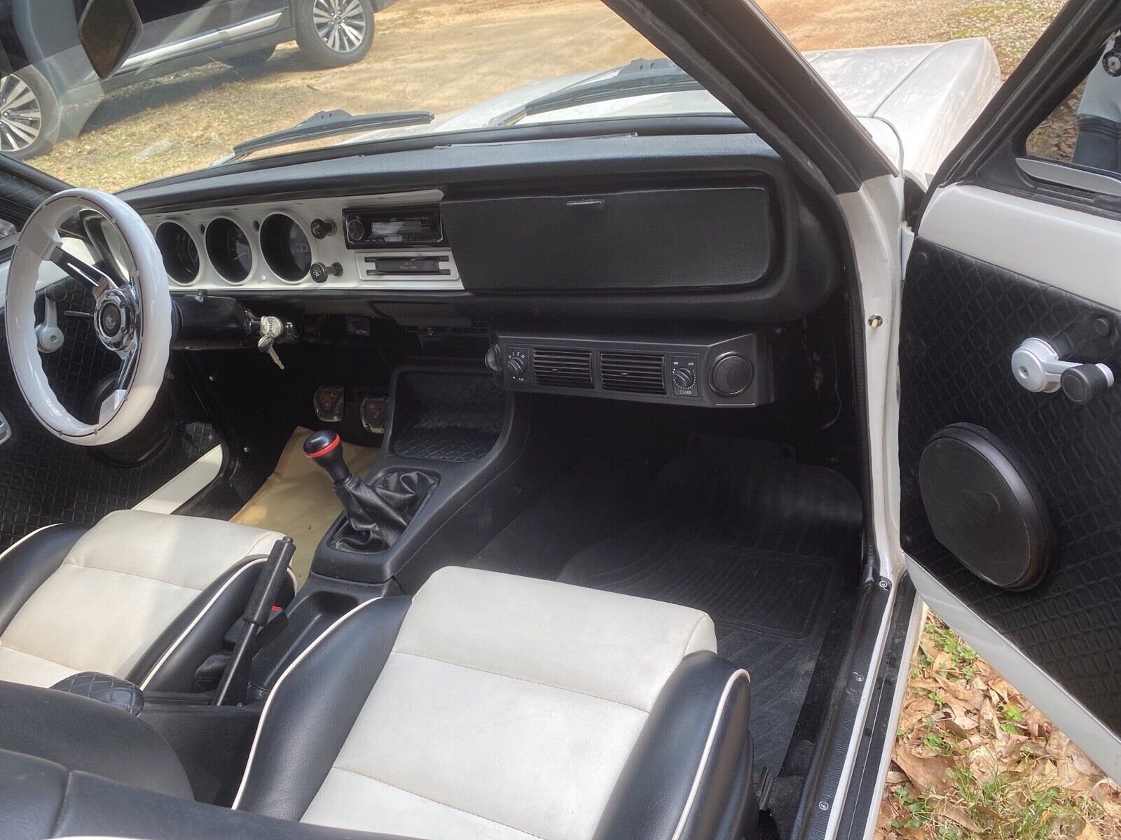 Datsun-1200-1972-4