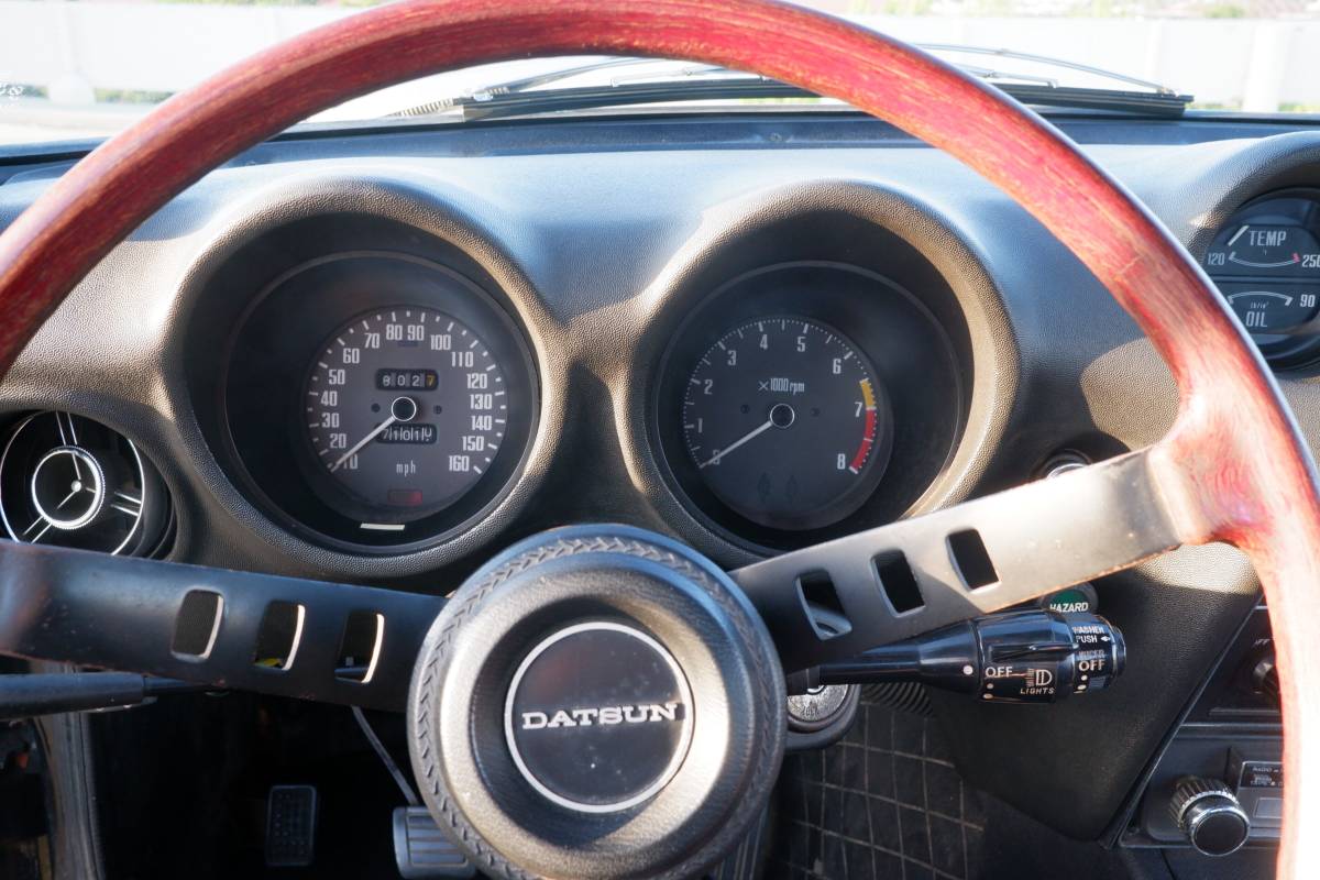 Datsun-240z-1973-black-6
