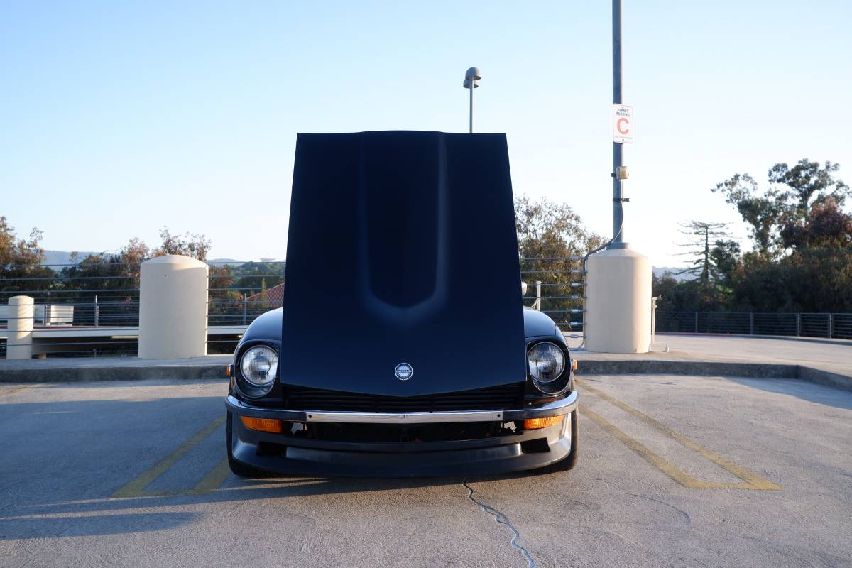 Datsun-240z-1973-black-9
