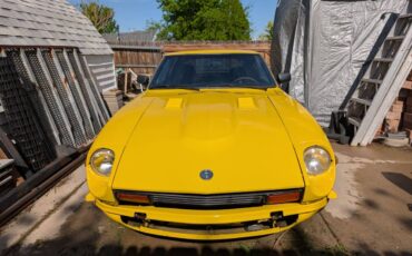 Datsun-280z-1976-yellow-1