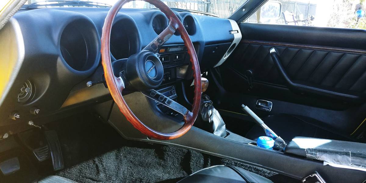 Datsun-280z-1976-yellow-13