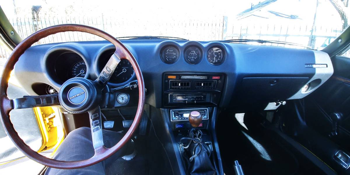 Datsun-280z-1976-yellow-7