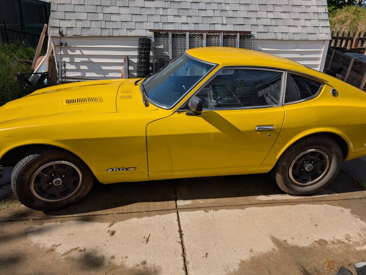 Datsun-280z-1976-yellow