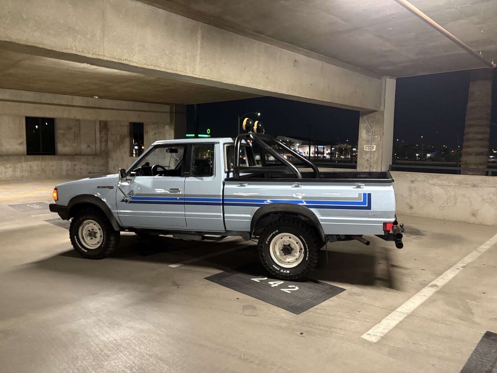 Datsun-720-1982-10
