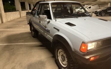 Datsun-720-1982-4