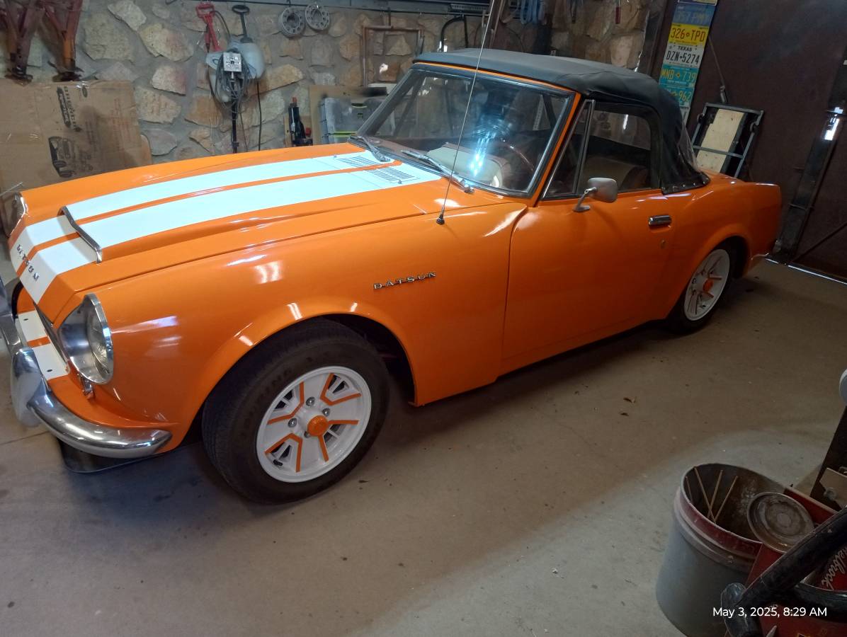Datsun-Roadster-1969-orange-10