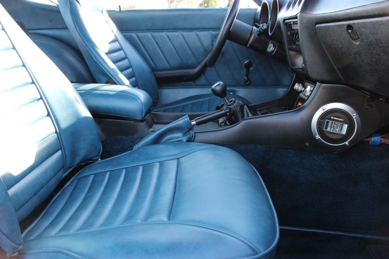 Datsun-Z-Series-1974-Coupe-24