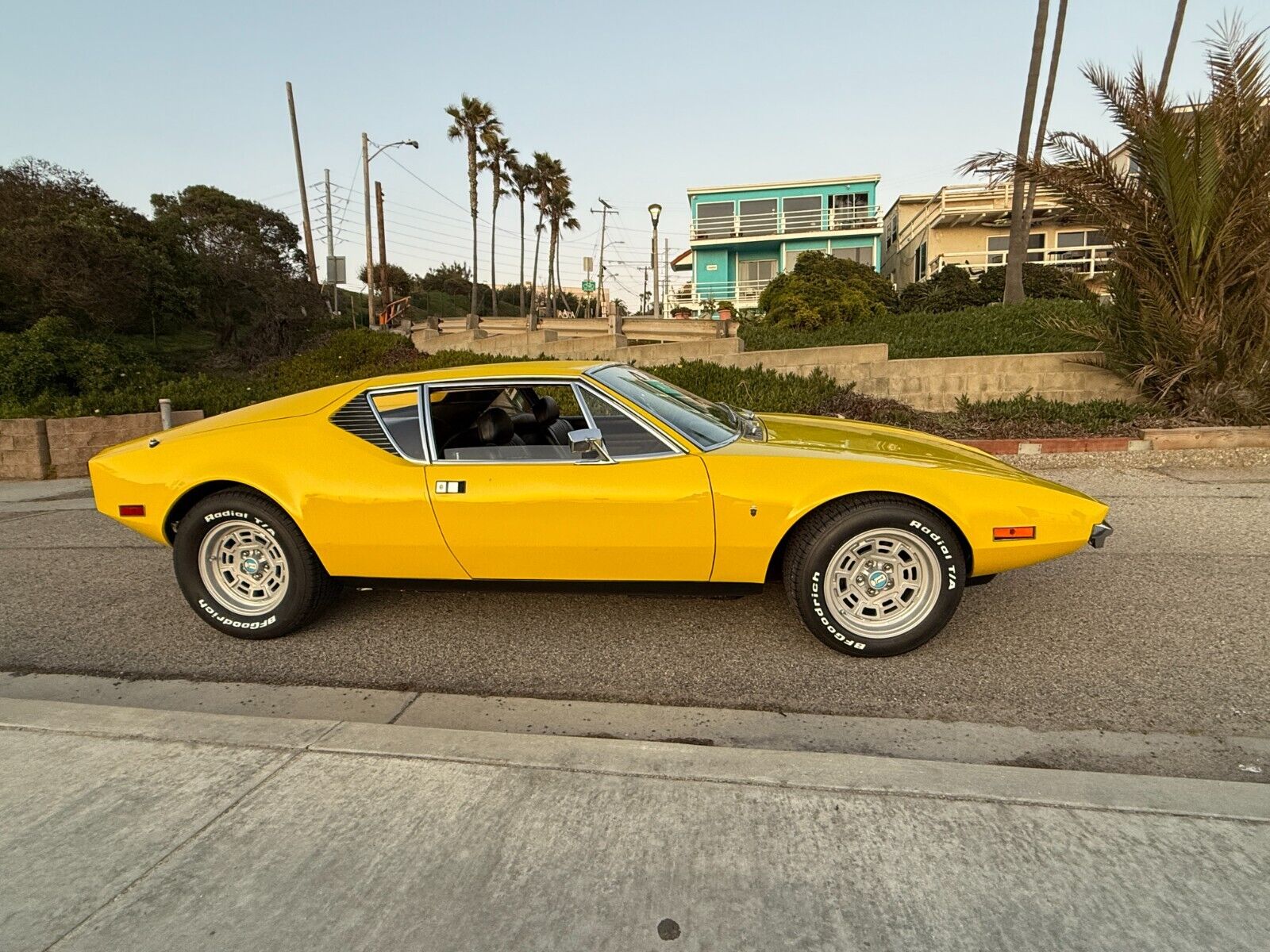 De-Tomaso-Pantera-1971-Coupe-10