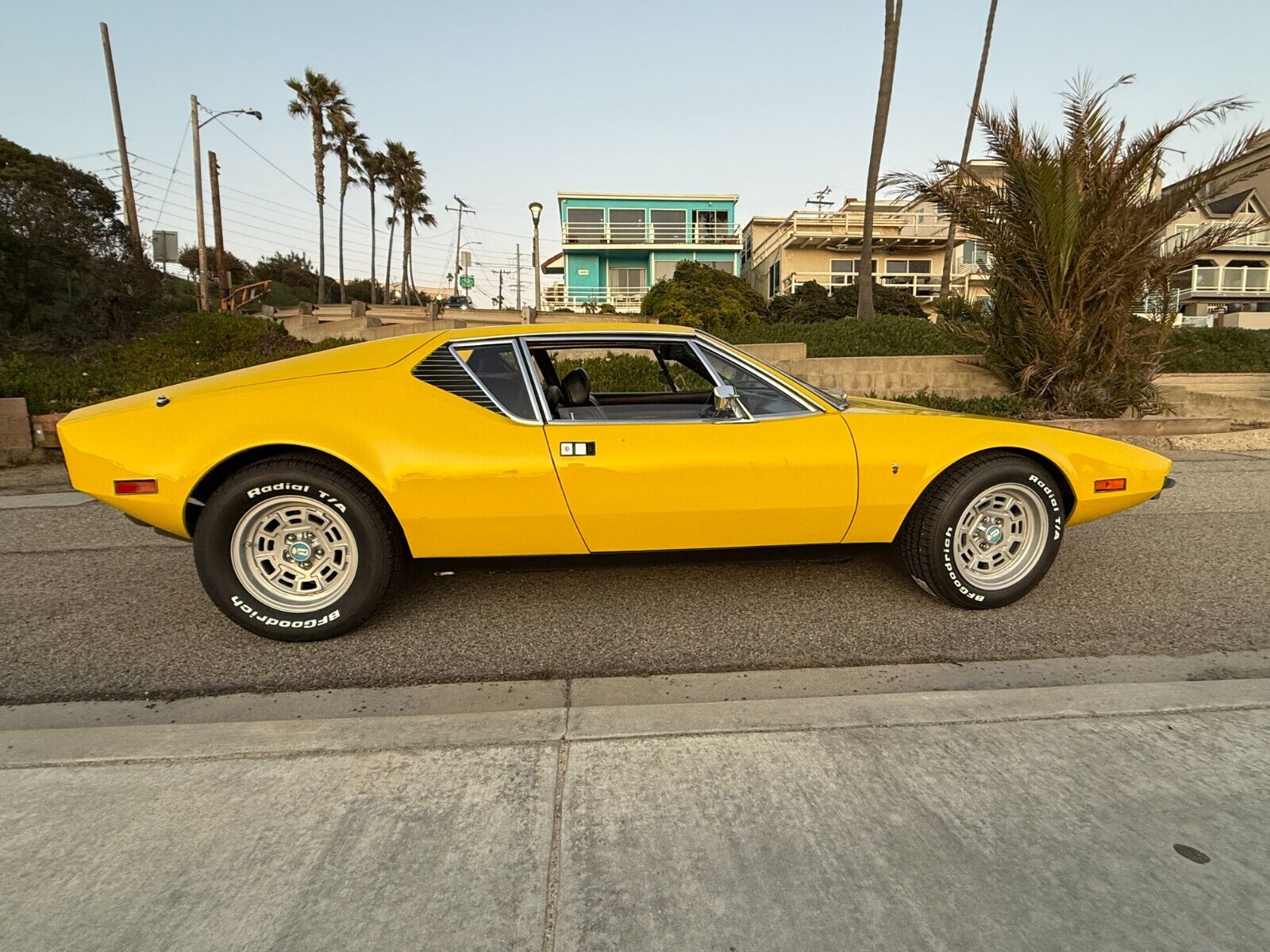 De-Tomaso-Pantera-1971-Coupe-11