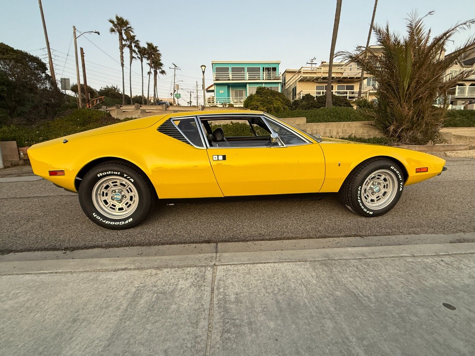 De-Tomaso-Pantera-1971-Coupe-12