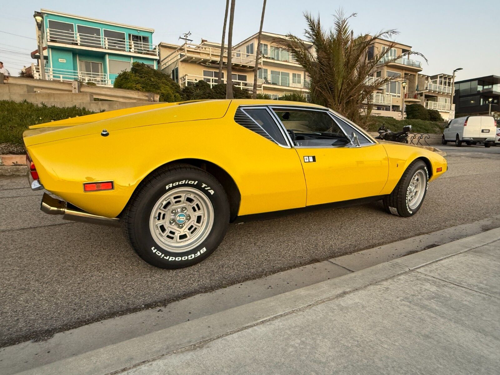 De-Tomaso-Pantera-1971-Coupe-13