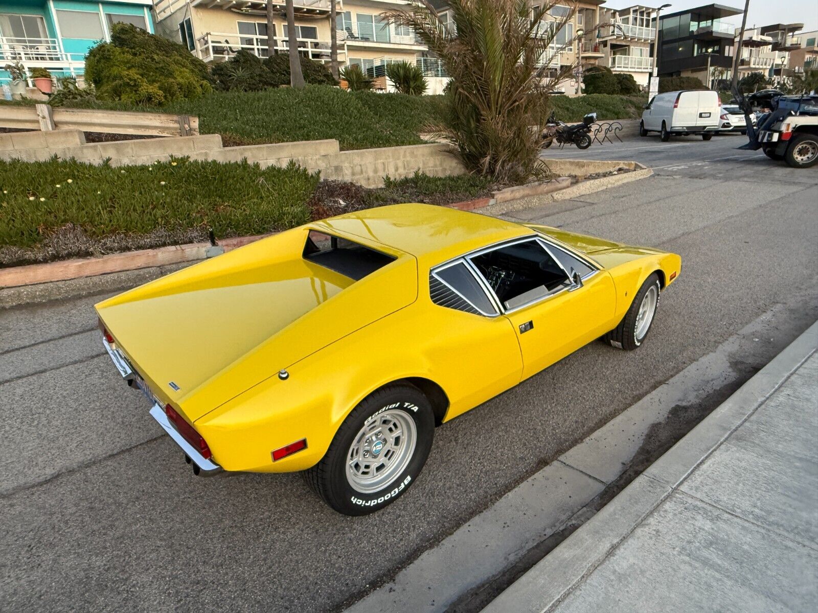 De-Tomaso-Pantera-1971-Coupe-15