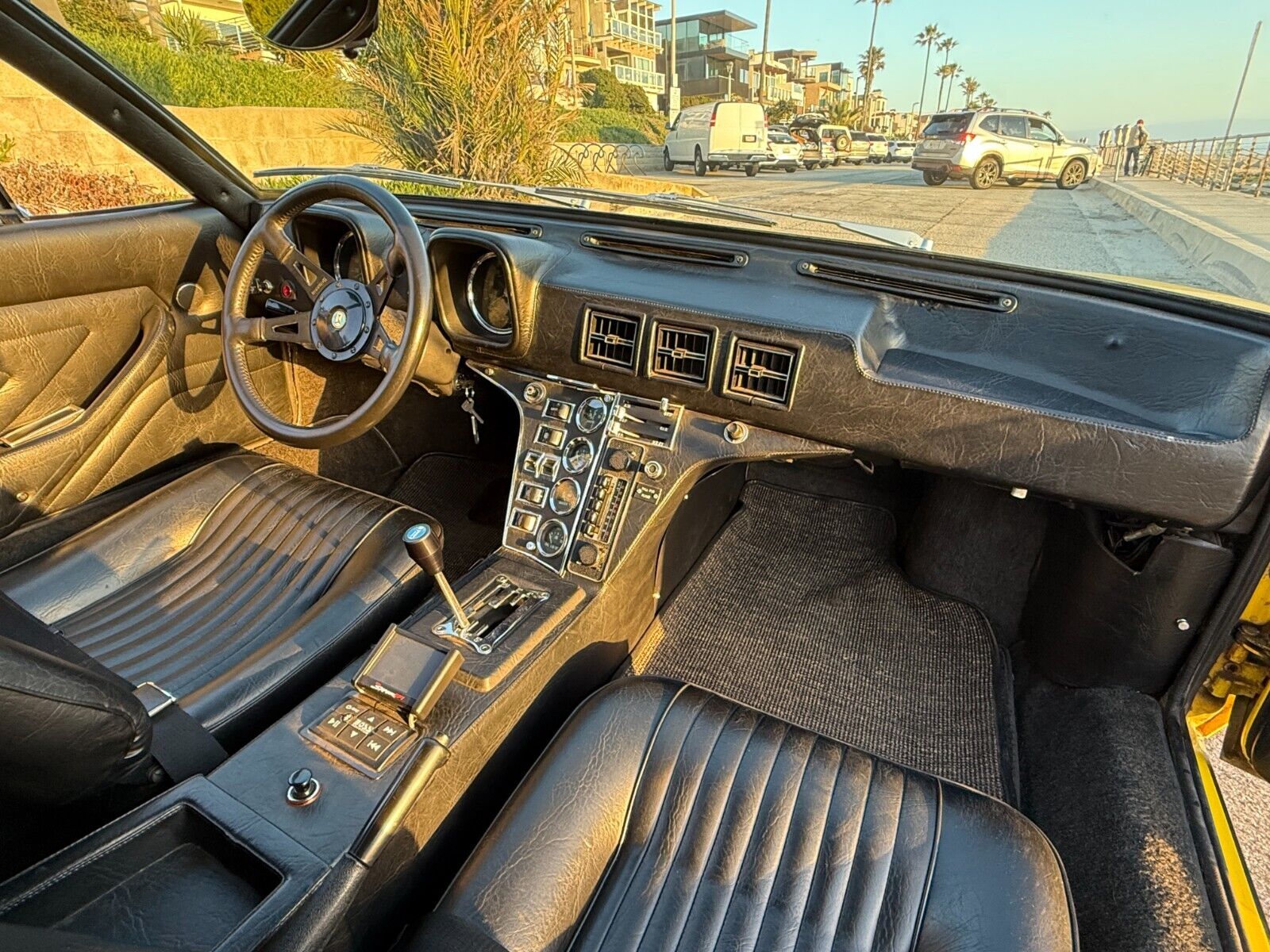 De-Tomaso-Pantera-1971-Coupe-27