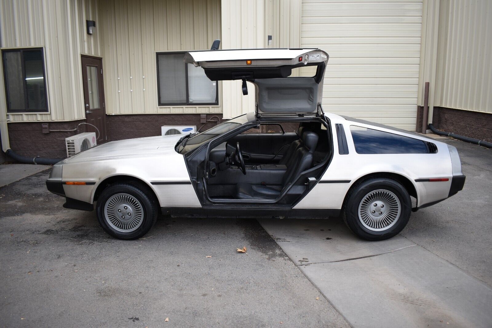 DeLorean-DMC-12-1981-Coupe-12