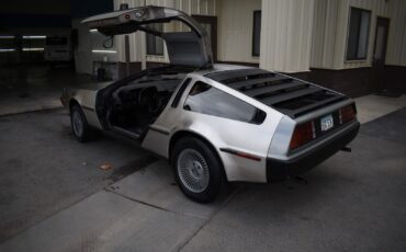 DeLorean-DMC-12-1981-Coupe-13