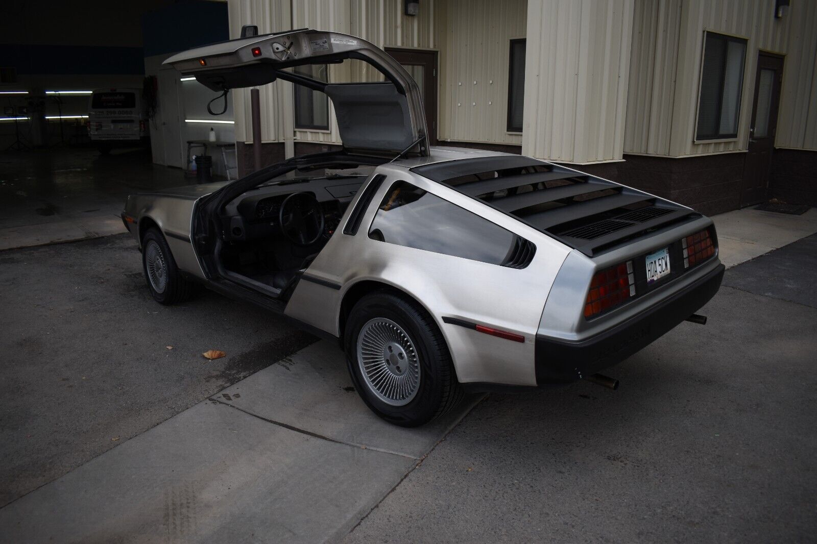 DeLorean-DMC-12-1981-Coupe-13