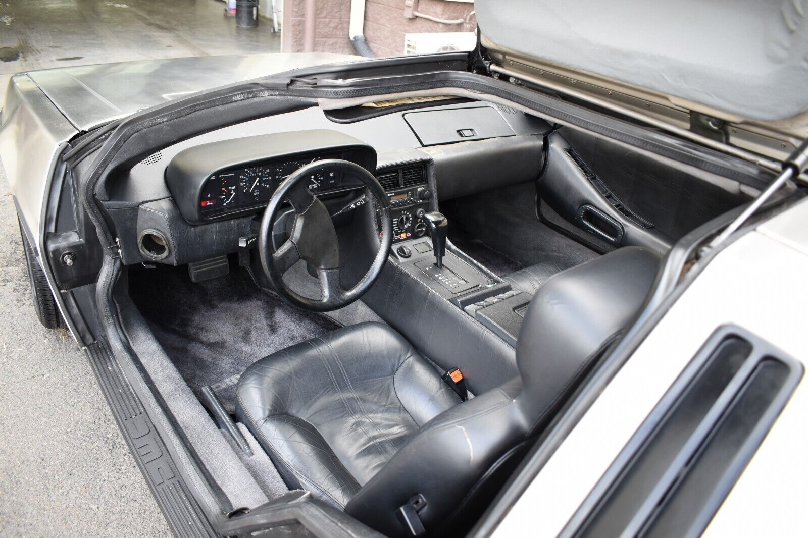 DeLorean-DMC-12-1981-Coupe-15