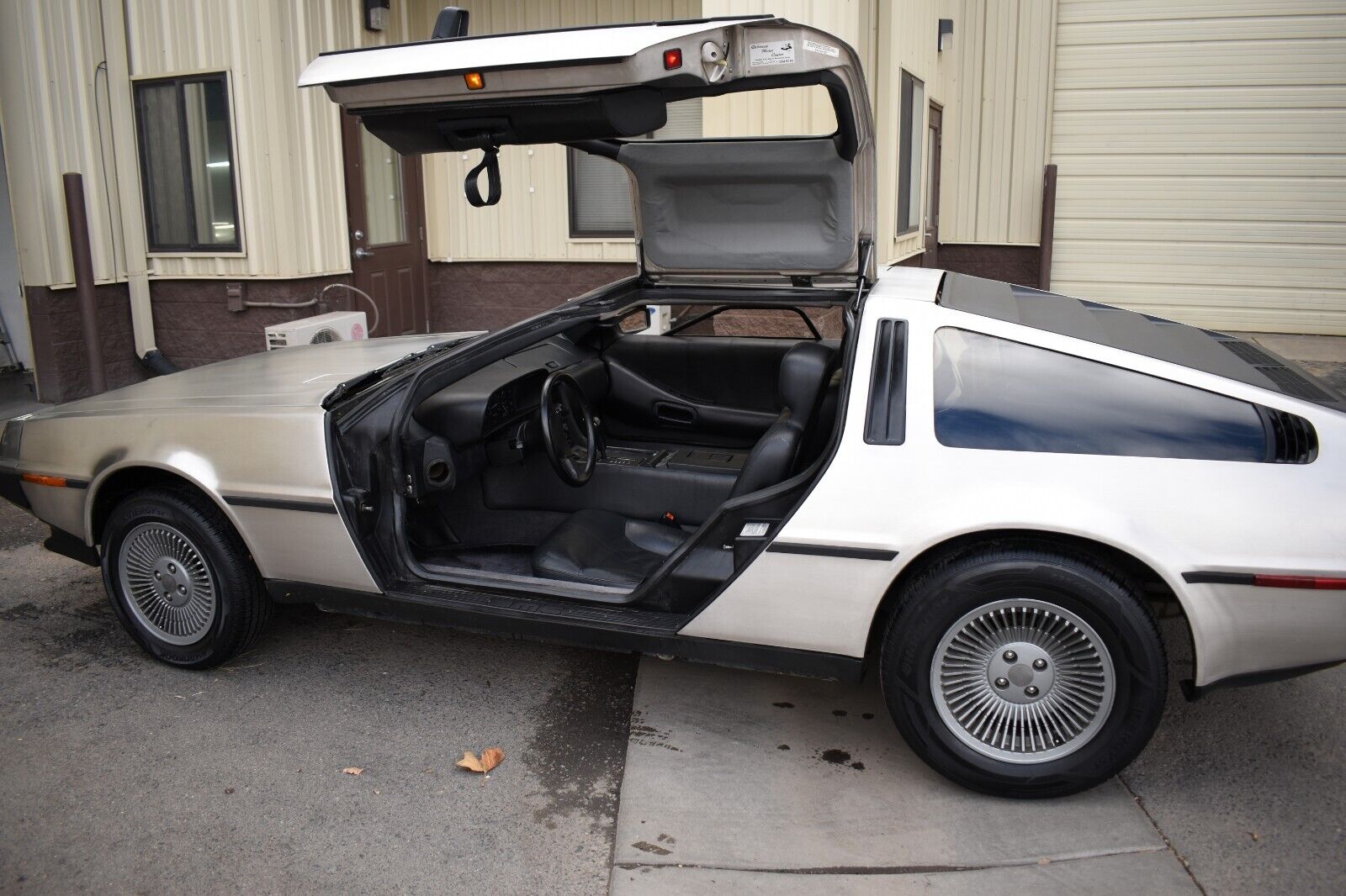 DeLorean-DMC-12-1981-Coupe-16
