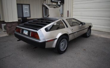 DeLorean-DMC-12-1981-Coupe-17