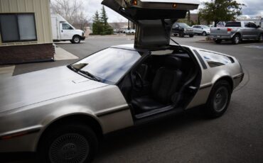 DeLorean-DMC-12-1981-Coupe-2