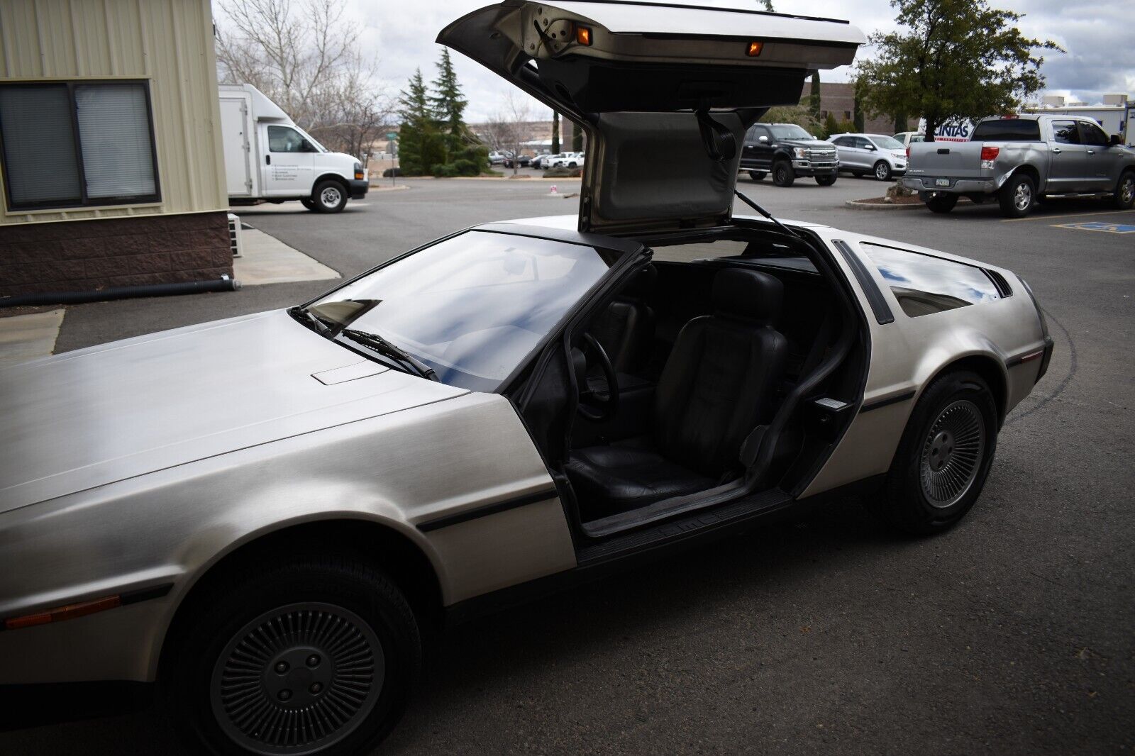 DeLorean-DMC-12-1981-Coupe-2