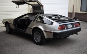 DeLorean-DMC-12-1981-Coupe-24
