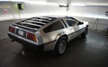 DeLorean-DMC-12-1981-Coupe-8