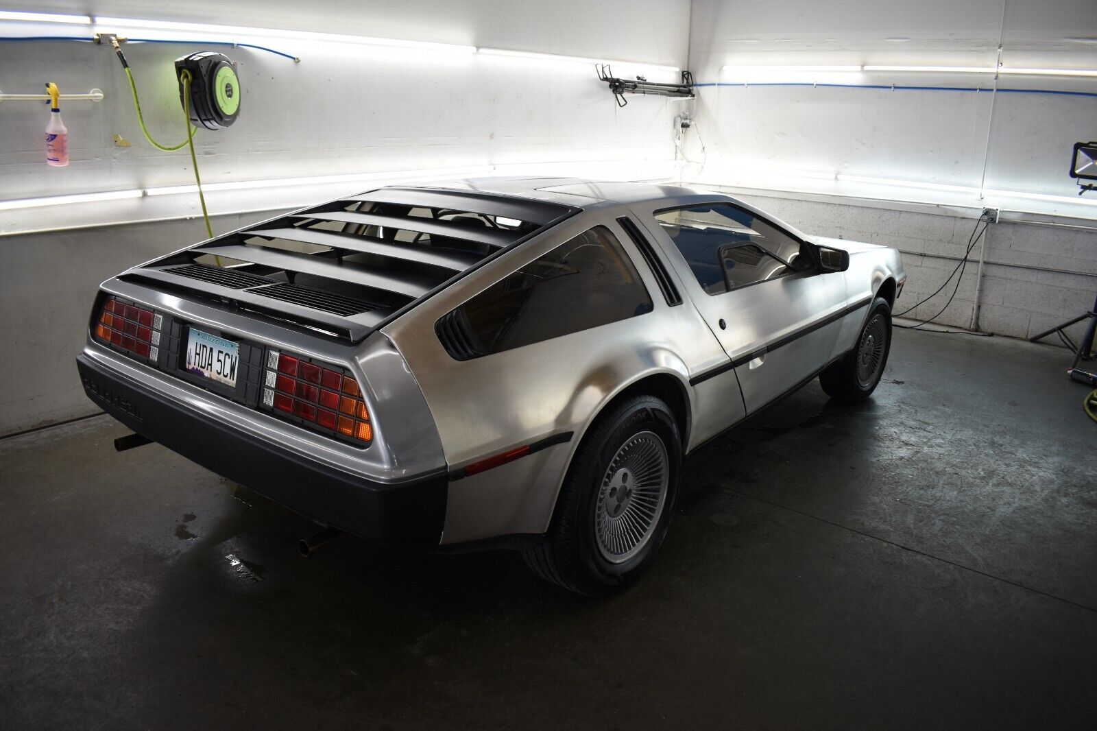 DeLorean-DMC-12-1981-Coupe-8