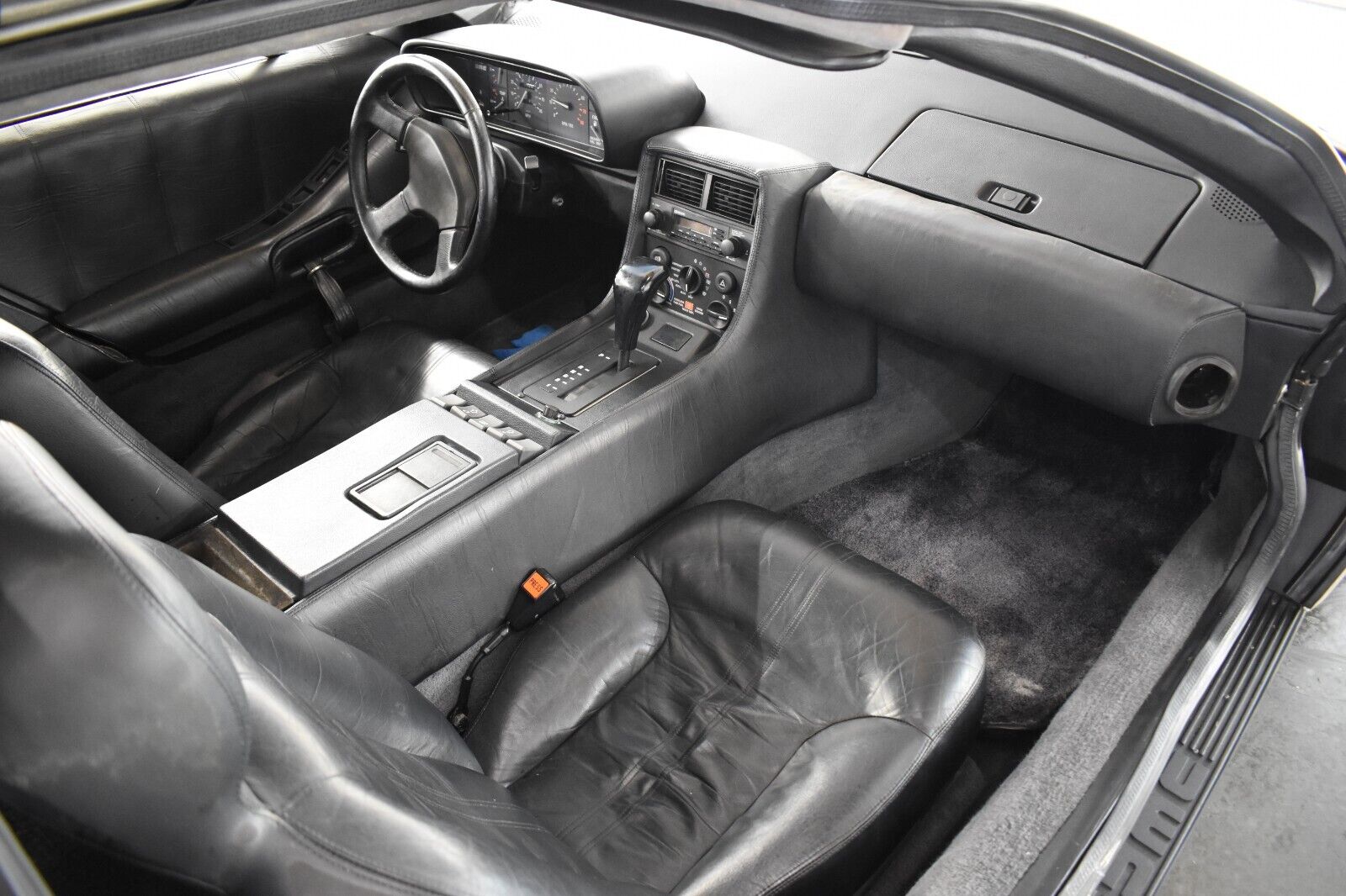 DeLorean-DMC-12-1981-Coupe-9
