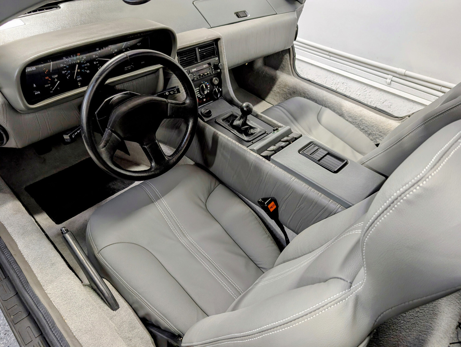 DeLorean-DMC-12-1983-18