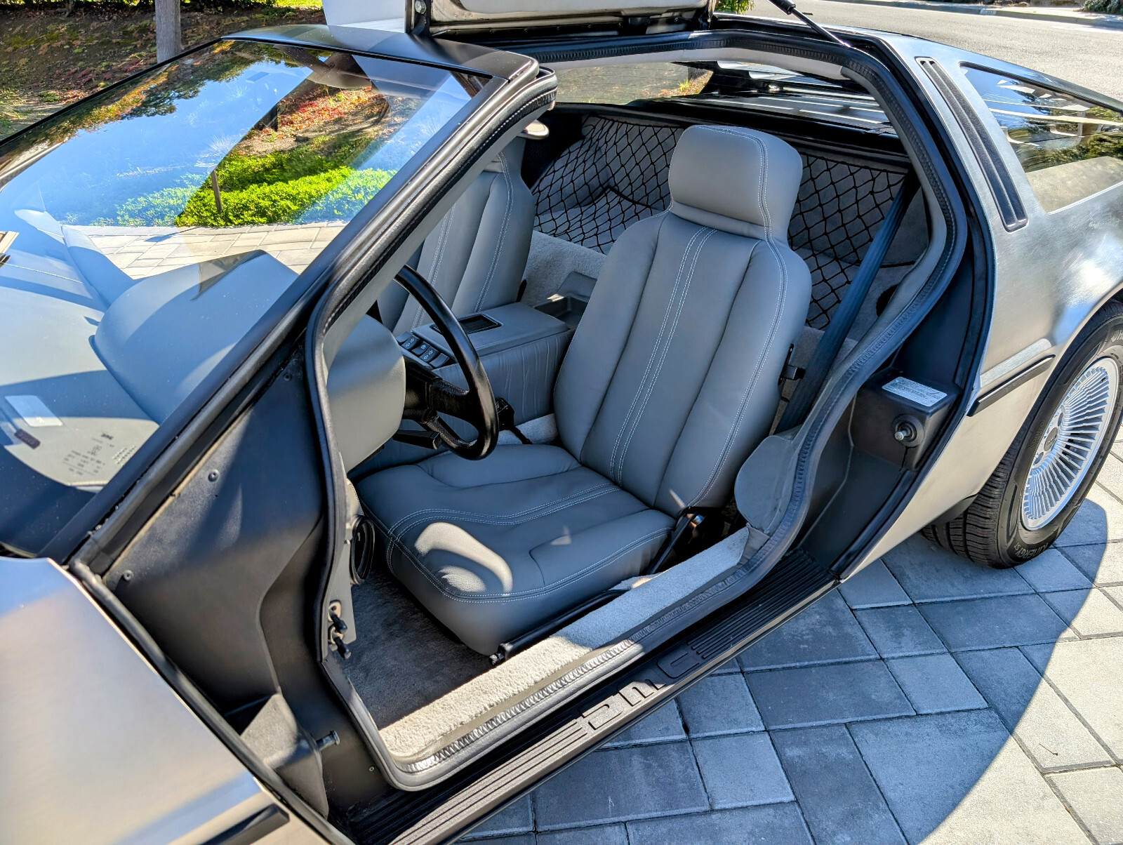 DeLorean-DMC-12-1983-3