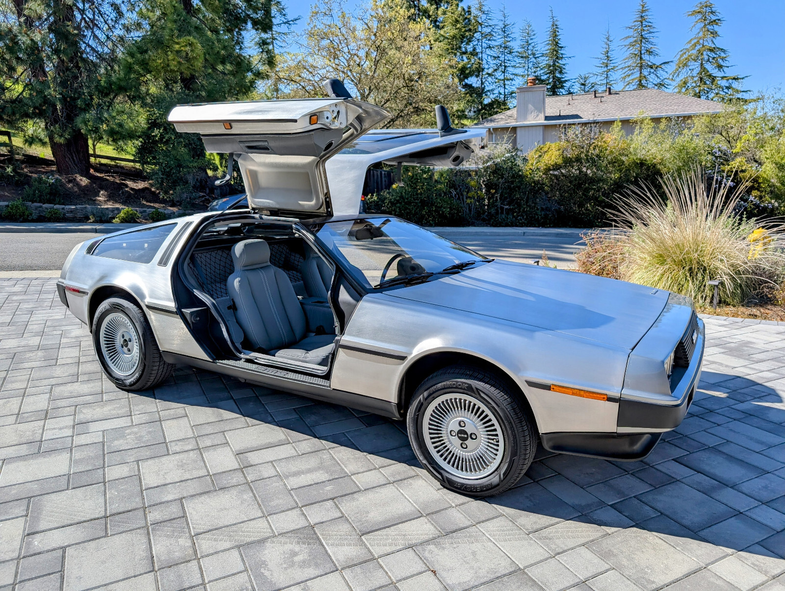 DeLorean-DMC-12-1983